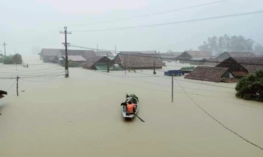 Nhà dân tại xã Tân Hóa, huyện Minh Hóa ngập trong nước lũ. Ảnh: CTV