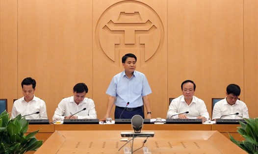 Chủ tịch UBND Thành phố Hà Nội Nguyễn Đức Chung chủ trì cuộc họp. Ảnh: A.T.