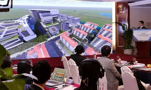 Trình bày về ý tưởng mô hình Khu đô thị sáng tạo tương tác cao phía Đông được đề xuất ban đầu trên diện tích 80ha (ảnh:PK).