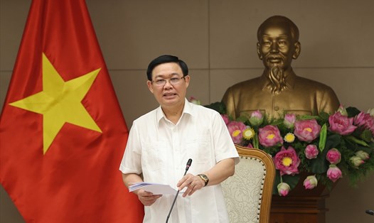 Phó Thủ tướng Vương Đình Huệ phát biểu tại cuộc họp. Ảnh: Thành Chung.