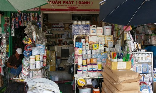 Cơ sở kinh doanh hoá chất công nghiệp ở khu vực chợ Kim Biên (Q.5, TPHCM). Ảnh: MINH QUÂN