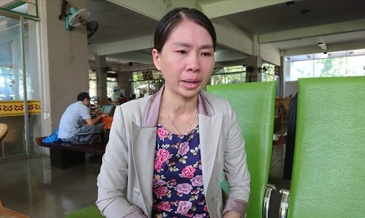 Bà Nguyễn Thị Hoa Anh khiếu nại về việc điều động của UBND TP. Buôn Ma Thuột. Ảnh: HL