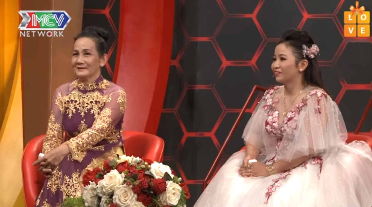 Bà Ánh và con dâu. Ảnh cắt từ clip
