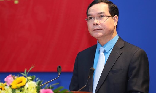 Đồng chí Nguyễn Đình Khang – Ủy viên Trung ương Đảng, Chủ tịch Tổng Liên đoàn Lao động Việt Nam phát biểu khai mạc Hội nghị.