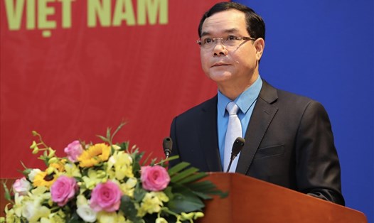 Chủ tịch Tổng LĐLĐVN Nguyễn Đình Khang phát biểu chỉ đạo tại Hội nghị Ban Chấp hành Tổng Liên đoàn Lao động Việt Nam lần thứ 5 (khóa XII). 
Ảnh: Sơn Tùng