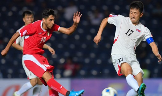 Tiền đạo Yazan Al Naimat (số 19) có 2 cơ hội vô cùng thuận lợi nhưng không thể ghi bàn cho U23 Jordan. Ảnh: AFC.