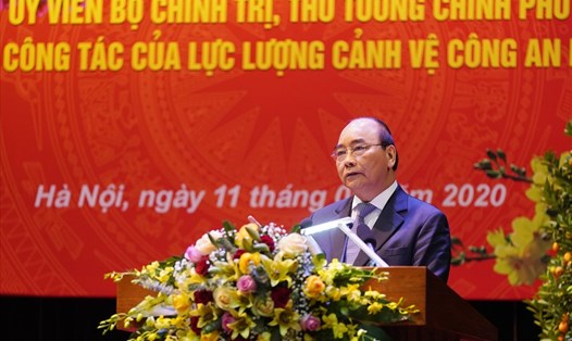 Thủ tướng Nguyễn Xuân Phúc phát biểu khi đến kiểm tra công tác của lực lượng cảnh vệ Công an Nhân dân. Ảnh: Baochinhphu.