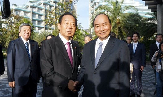 Thủ tướng Nguyễn Xuân Phúc tiếp Tổng thư ký Đảng Dân chủ Tự do Nhật Bản Nikai Toshihiro. Ảnh: BNG