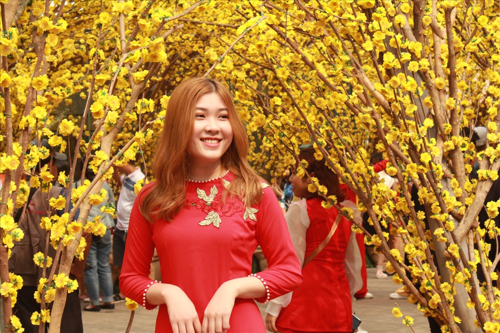 Áo dài với sự sang trọng và quyến rũ của nó đã trở thành biểu tượng của phụ nữ Việt Nam. Không chỉ đơn thuần là trang phục truyền thống, áo dài còn là biểu tượng của sự nữ tính và đẳng cấp. Hãy khám phá vẻ đẹp truyền thống này trong hình ảnh.