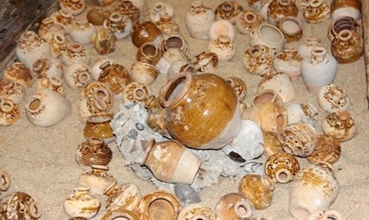 Những cổ vật tìm thấy trên con tàu cổ đắm tại bãi biển Bình Châu được trưng bày, giới thiệu tại Trung tâm phát huy giá trị di sản văn hóa đa năng Quảng Ngãi