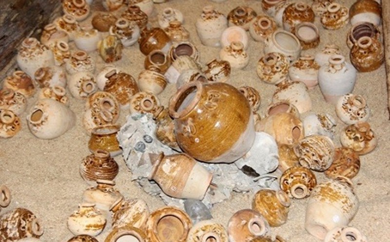 Những cổ vật tìm thấy trên con tàu cổ đắm tại bãi biển Bình Châu được trưng bày, giới thiệu tại Trung tâm phát huy giá trị di sản văn hóa đa năng Quảng Ngãi