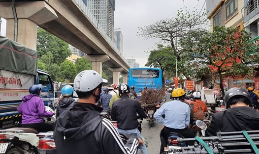 Ùn tắc giao thông dịp cuối năm tại Thủ đô Hà Nội. Ảnh PV