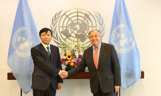 Đại sứ Đặng Đình Quý đã trình Quốc thư lên Tổng Thư ký Liên Hợp Quốc Antonio Guterres.