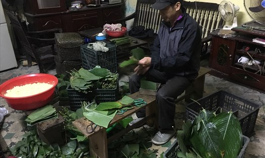 Cảnh sản xuất đìu hiu bên trong một cơ sở sản xuất bánh chưng tại thành phố Thái Bình (Thái Bình) - Ảnh: Trần Tuấn.