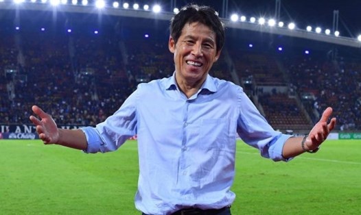 Liên đoàn bóng đá Thái Lan gia hạn thêm 2 năm hợp đồng với huấn luyện viên Akira Nishino. Ảnh: Siam Sport