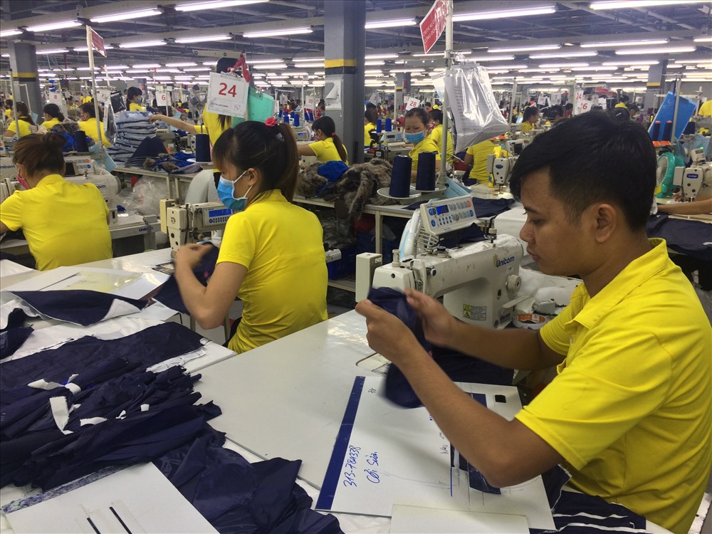 Công nhân tại một doanh nghiệp may của tỉnh Bắc Giang trong giờ làm việc. Ảnh minh họa: Quế Chi