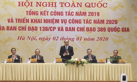Thủ tướng Chính phủ Nguyễn Xuân Phúc dự và chủ trì Hội nghị. Ảnh T.Vương