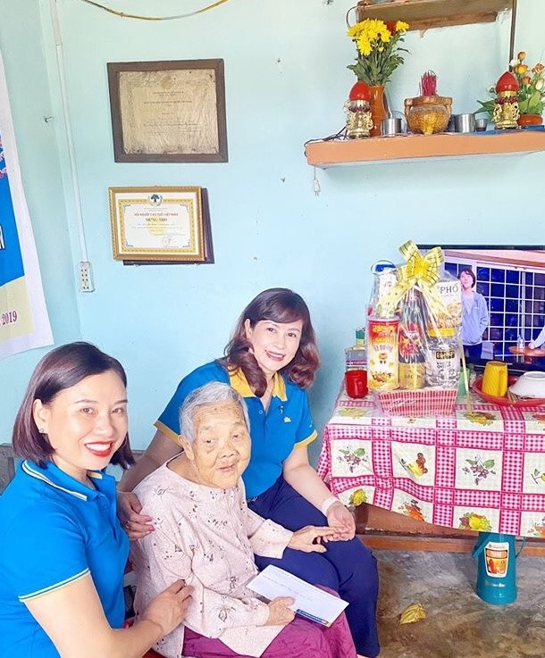 Thăm Mẹ Đào Thị Chược tại Bắc Trà My. Ảnh: C.Đ.H.K