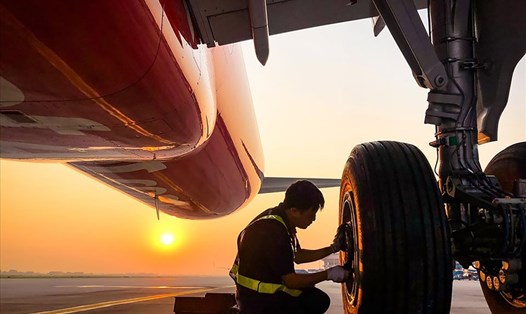 Trong những ngày tết, các kỹ sư của Vietjet vẫn làm việc bình thường để đảm bảo cho các chuyến bay an toàn.