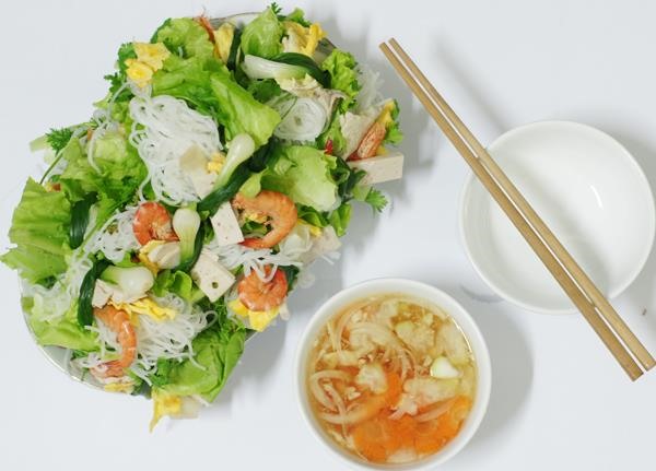 Cuốn rau là món ăn truyền thống của người dân Thủy Nguyên (Hải Phòng)