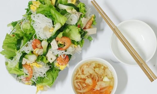 Cuốn rau là món ăn truyền thống của người dân Thủy Nguyên (Hải Phòng)