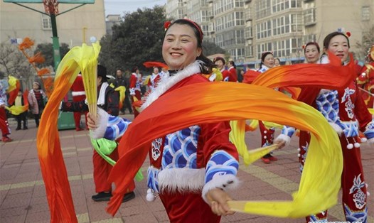 Các buổi biểu diễn văn hoá dân gian chào mừng năm mới Canh Tý diễn ra ở khắp các vùng miền trên đất nước Trung Quốc. Ảnh: Xinhua