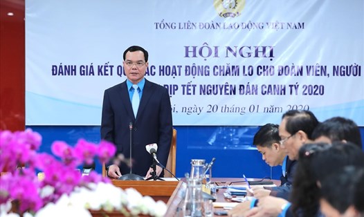 Đồng chí Nguyễn Đình Khang, Uỷ viên Trung ương Đảng, Chủ tịch Tổng LĐLĐVN phát biểu khai mạc hội nghị. Ảnh: Sơn Tùng