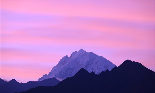 Hoàng hôn bên núi tuyết Salcantay, Cộng hòa Peru