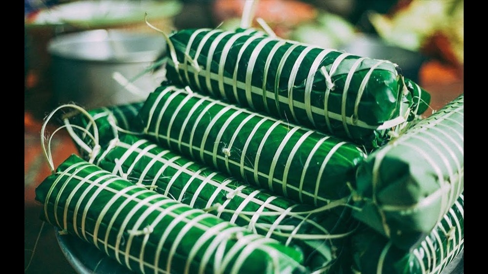 Vì sao có nơi dâng lên bàn thờ chiếc bánh chưng dài