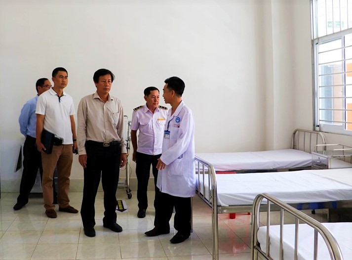 Kiểm tra công tác sẵn sàng ứng phó bệnh viêm phổi Corona tại Bệnh viện Lao và bệnh phổi thành phố. Ảnh: Thành Nhân