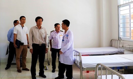 Kiểm tra công tác sẵn sàng ứng phó bệnh viêm phổi Corona tại Bệnh viện Lao và bệnh phổi thành phố. Ảnh: Thành Nhân