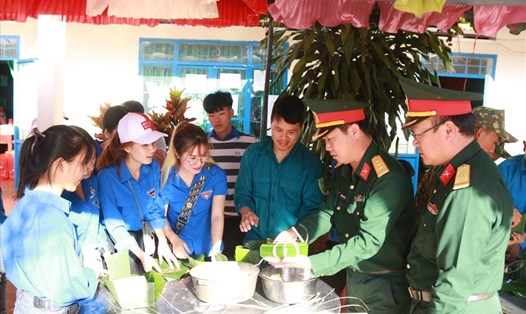Tết của các chiến sĩ trẻ ở vùng biên ở Đắk Nông tuy còn nhiều khó khăn nhưng vẫn lắm tiếng cười.