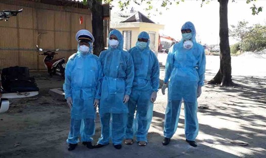 Nhân viên y tế tỉnh Đồng Nai chuẩn bị kiểm tra y tế các tàu từ Trung Quốc cập cảng Gò Dầu, tỉnh Đồng Nai ngày mùng 1 Têt_Ảnh: Sở y tế tỉnh Đồng Nai cung cấp