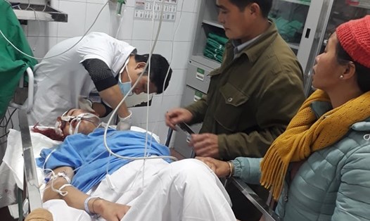 Cấp cứu nạn nhân bị tai nạn giao thông tại Bệnh viện Việt Đức (Hà Nội). Ảnh: ĐT