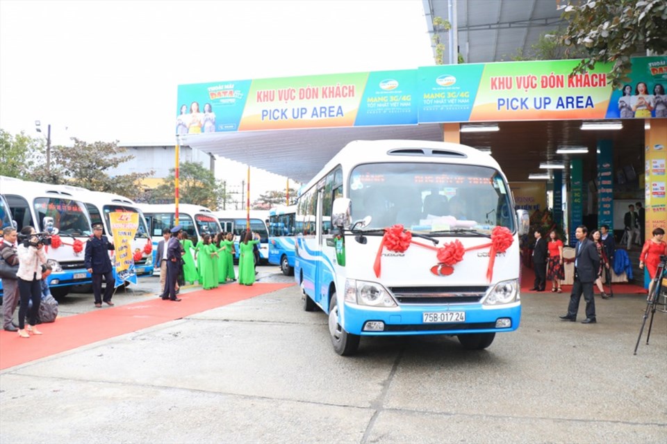 Chính thức khai trương tuyến xe buýt liên tỉnh Huế - Đà Nẵng.
