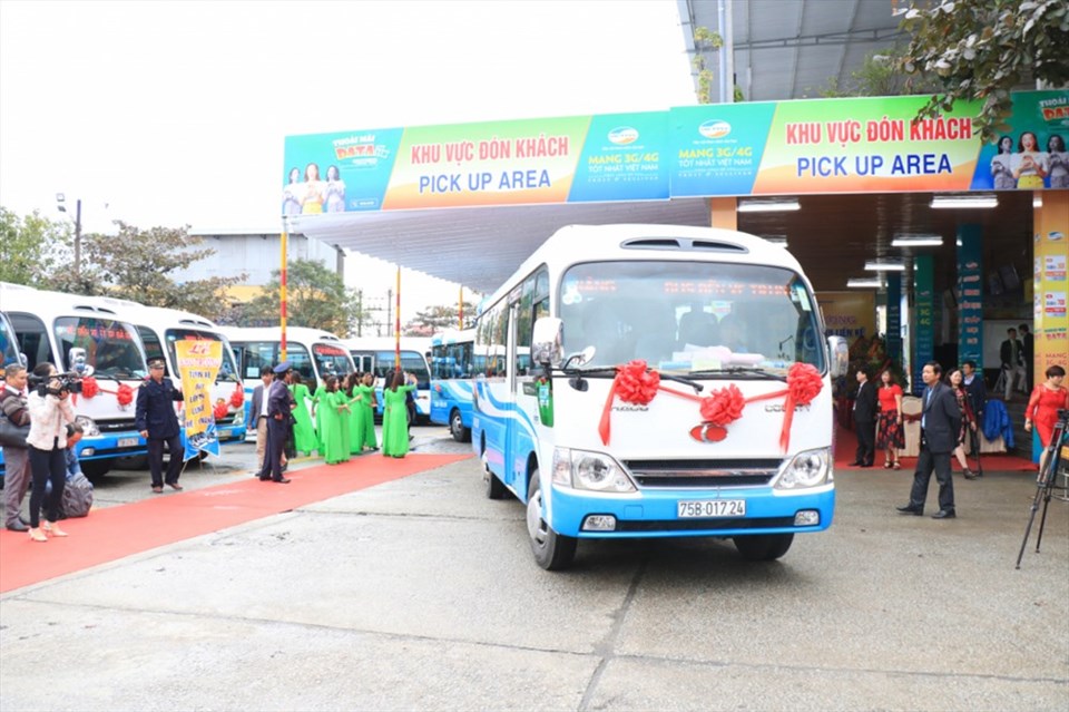 Chính thức khai trương tuyến xe buýt liên tỉnh Huế - Đà Nẵng. Chính thức khai trương tuyến xe buýt liên tỉnh Huế - Đà Nẵng.