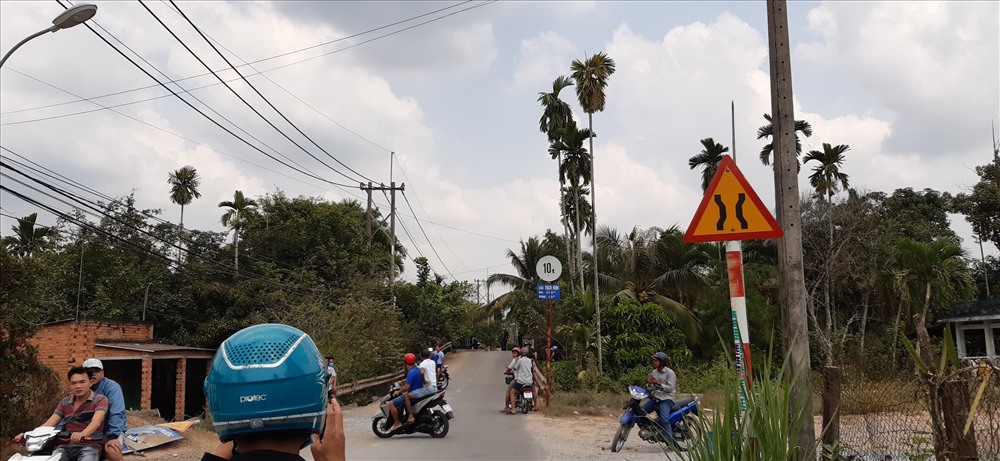 Mọi tuyến đường vào khu vực đối tượng lẫn trốn đang được phong tỏa. Ảnh: PV