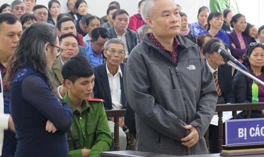 Cựu Chủ tịch Trung tâm Hỗ trợ người nghèo Trần Đức Trung tại phiên tòa sơ thẩm.