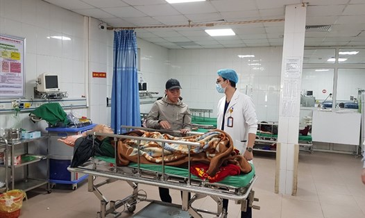 Thăm khám bệnh nhân tại khoa cấp cứu - Bệnh viện 115 Nghệ An. Ảnh: QĐ