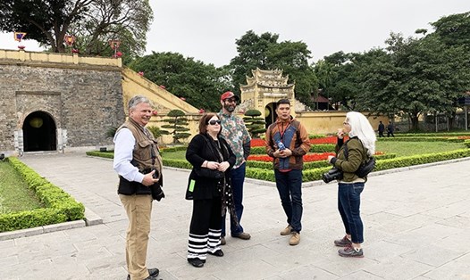 Khách du lịch đến Hà Nội dịp Tết. Ảnh Cổng thông tin TP.HN