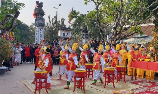 Ngày mùng 6 Tết, du khách đến với đền Trần Nam Định ít hơn hẳn.