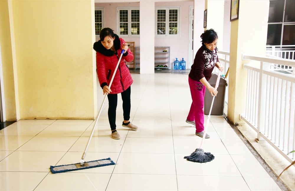 Vệ sinh trường học là một trong những cách phòng, chống dịch viêm phổi do virus Corona.