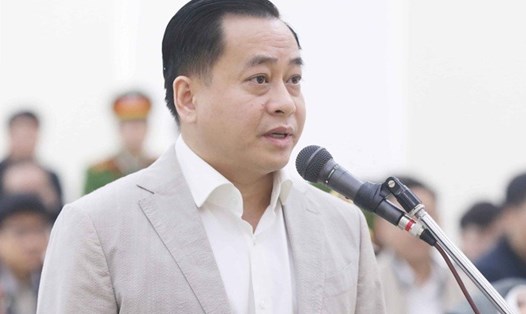 Bị cáo Vũ "Nhôm" tại phiên tòa sơ thẩm vụ án thâu tóm dự án, nhà đất công sản ở Đà Nẵng. Ảnh: TTXVN.