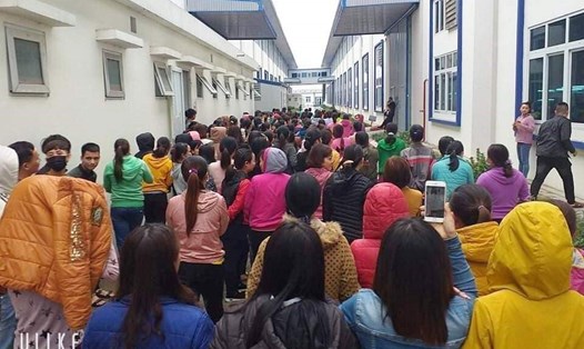 Sáng 4.1, hơn 1.000 công nhân tại Công ty TNHH Ever Great International Việt Nam đồng loạt ngừng việc. Ảnh: NT