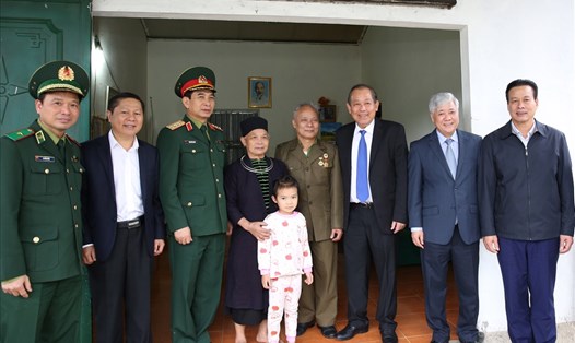 Phó Thủ tướng Thường trực Chính phủ Trương Hoà Bình thăm và chúc Tết gia đình chính sách trong tỉnh. - Ảnh: VGP/Lê Sơn