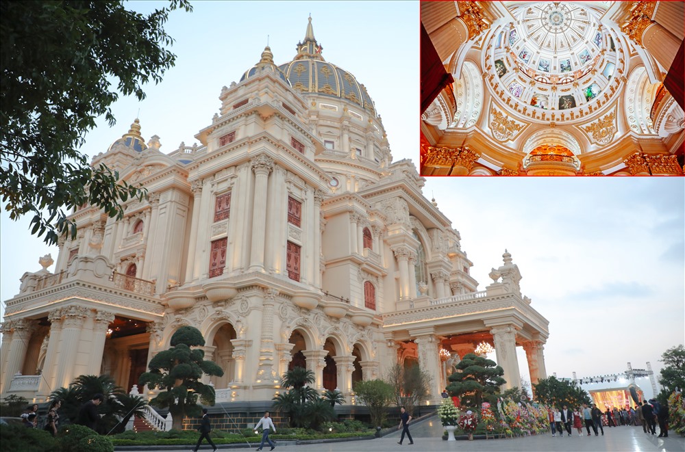 Duyệt bức ảnh Cung điện kiến trúc Ninh Bình, bạn sẽ được tìm hiểu về một trong những kiến trúc cổ đẹp nhất Việt Nam. Với thiết kế hài hòa giữa kiến trúc cổ điển và hiện đại, Cung điện sẵn sàng đón chào những du khách cần tìm kiếm một không gian yên bình và trang trọng.