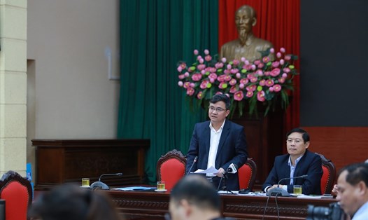 Ông Lê Hữu Mạnh – Phó chủ tịch thường trực UBND huyện Sóc Sơn thông tin báo chí chiều 7.1.