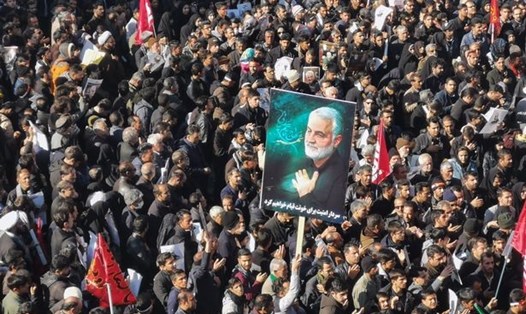 Hơn 1 triệu người Iran dự tang lễ tướng Qasem Soleimani ngày 6.1. Ảnh: AFP/Getty Images