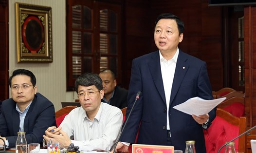 Bộ trưởng Bộ Tài nguyên và Môi trường Trần Hồng Hà đề nghị lãnh đạo tỉnh Đắk Lắk cần có quy hoạch dài hạn để tập trung phát triển Đắk Lắk trở thành trung tâm của toàn vùng.Ảnh: PV