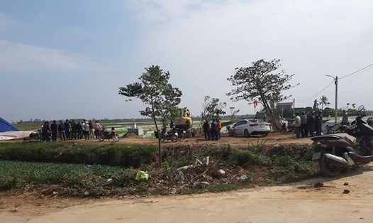 Khu vực cánh đồng thôn 8 xã Hòa Bình nơi người dân tự ý khai quật mộ rồi xưng là mộ của Trạng trình Nguyễn Bỉnh Khiêm. Ảnh CTV